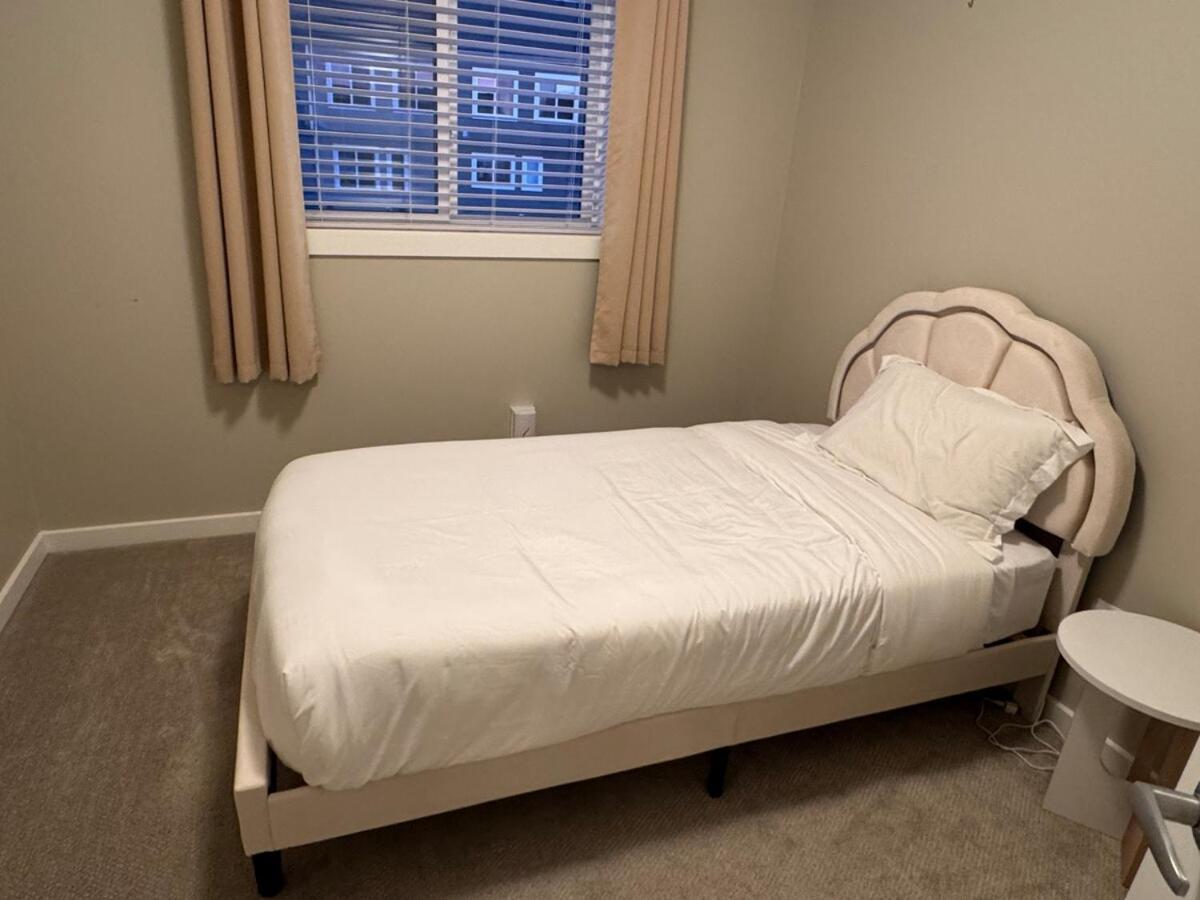 Chappelle Comfort Unique Retreat With Ac Holiday home Edmonton