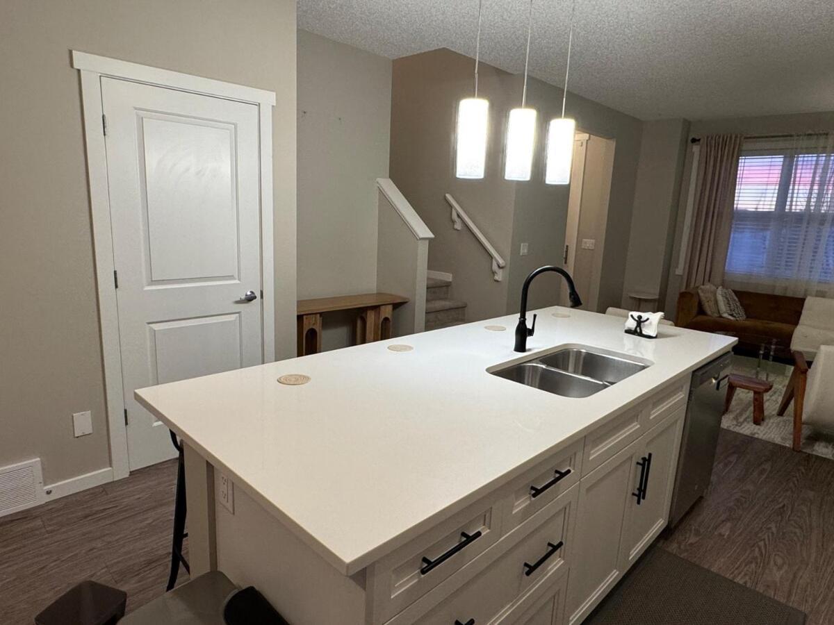 Chappelle Comfort Unique Retreat With Ac * Edmonton