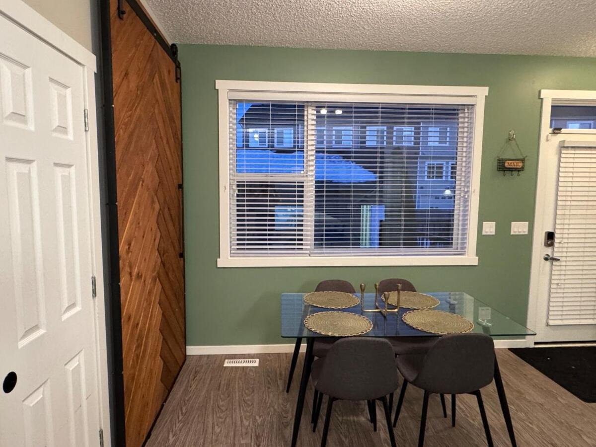 Chappelle Comfort Unique Retreat With Ac Holiday home Edmonton
